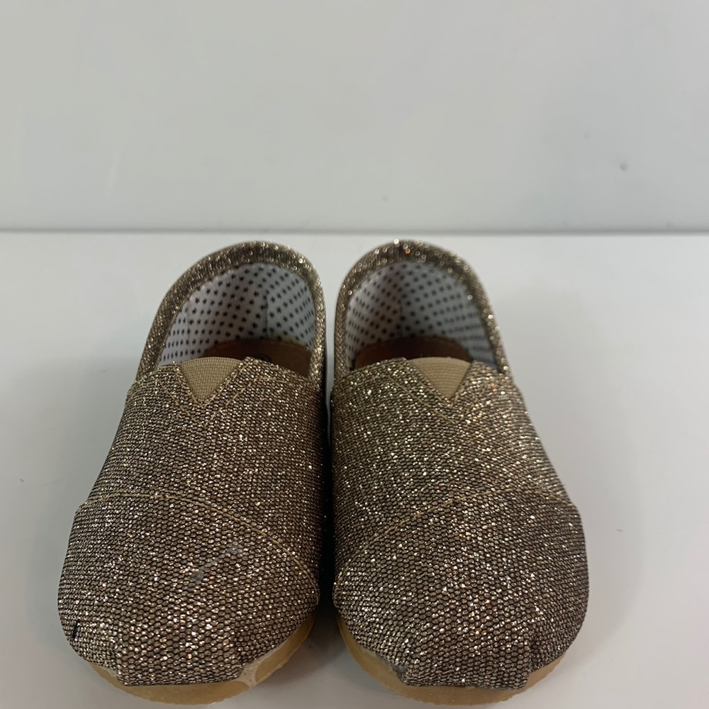 Brand New Girls Gold Glitter Flats - Picture 3 of 4